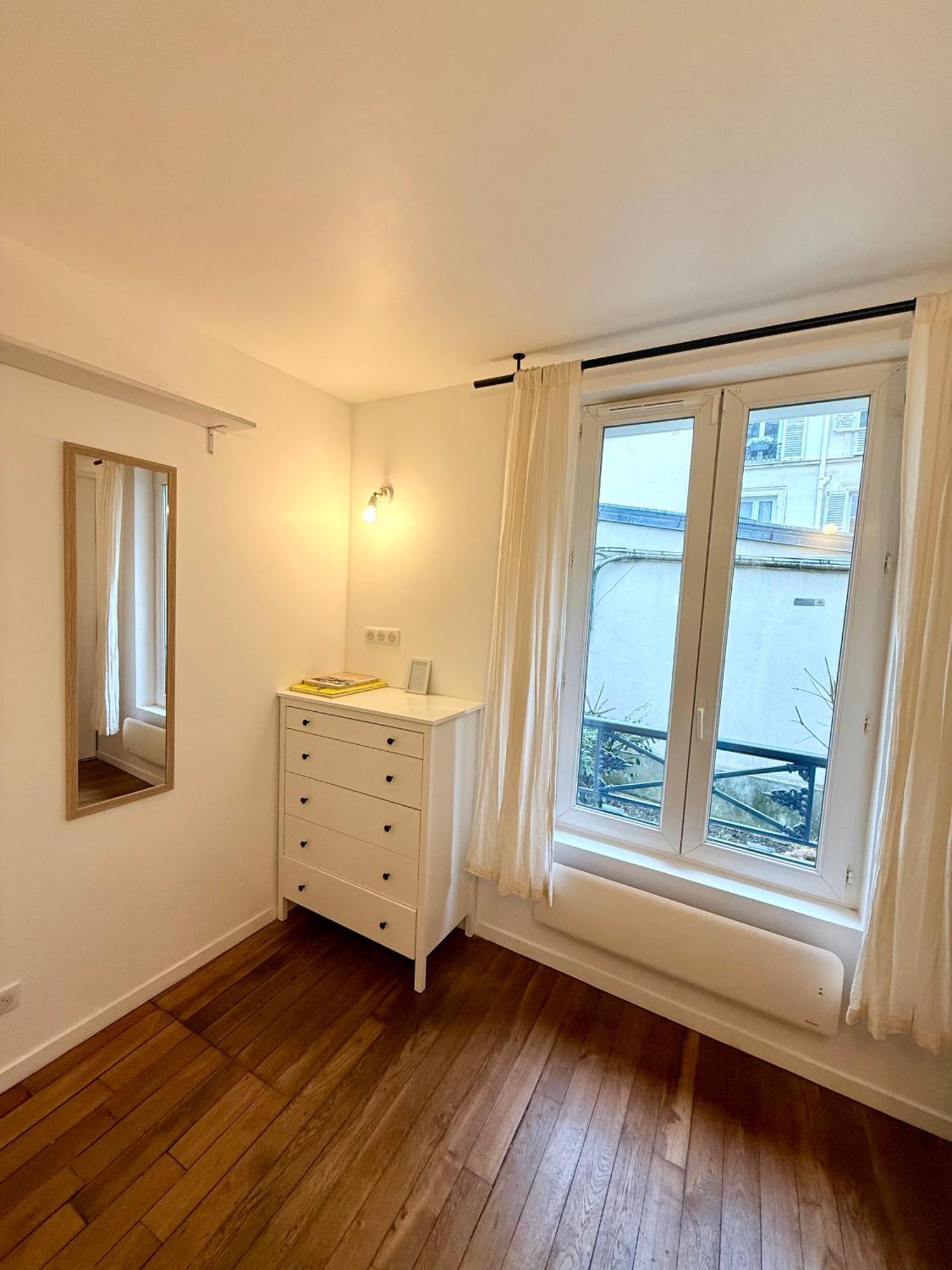 Apartment Bridaine Batignolles Paris
